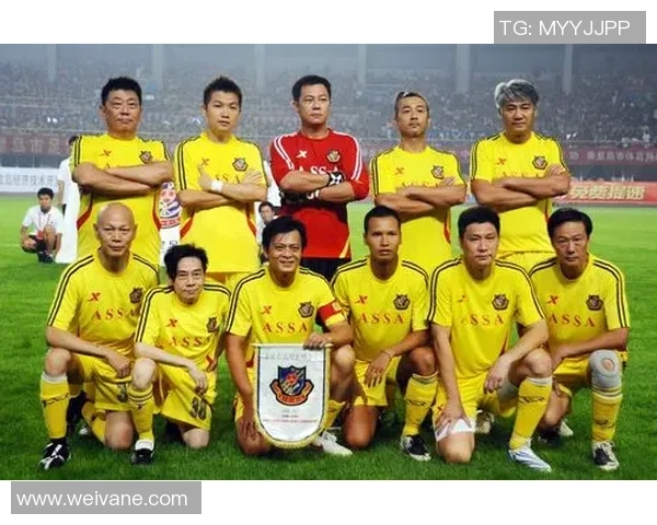 35号球衣足球明星的传奇故事与辉煌成就揭秘